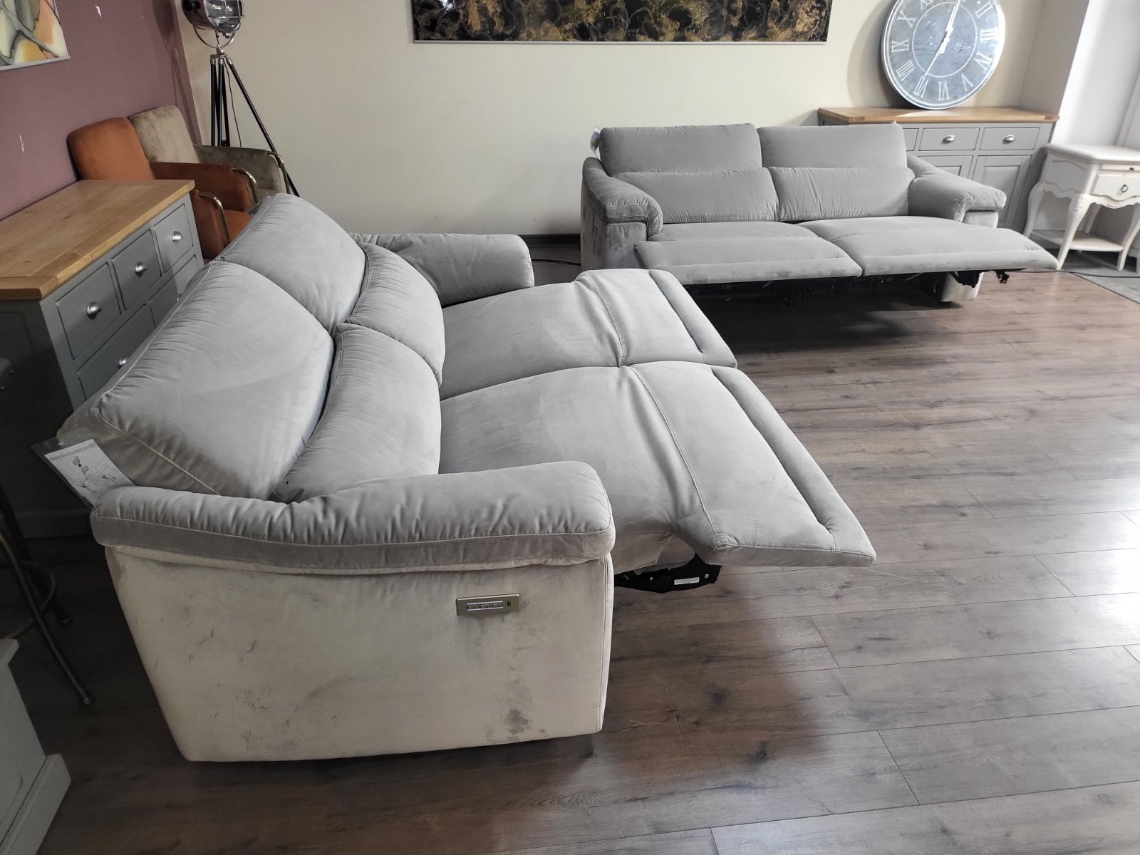 Светло бежов комплект дивани от плат две тройки "NATUZZI" с електрически релаксиращ механизъм - Image 12