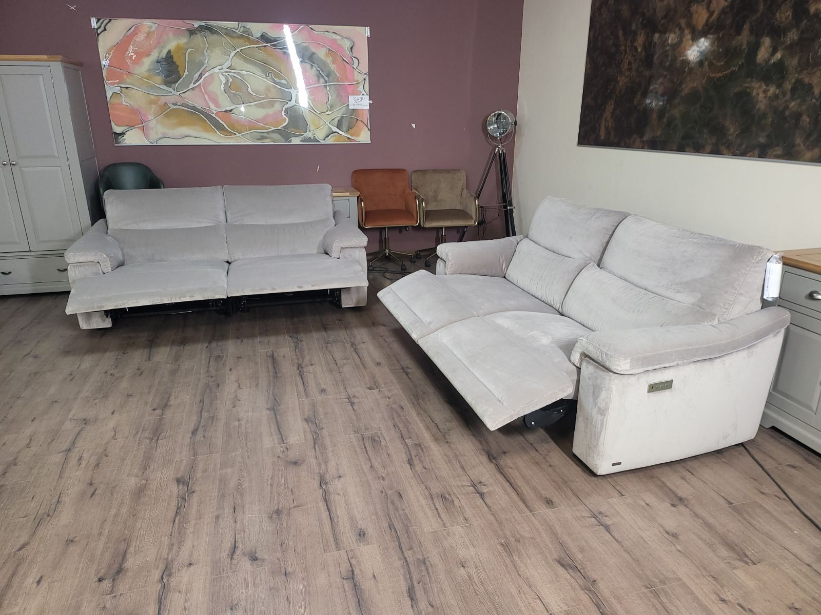 Светло бежов комплект дивани от плат две тройки "NATUZZI" с електрически релаксиращ механизъм - Image 13