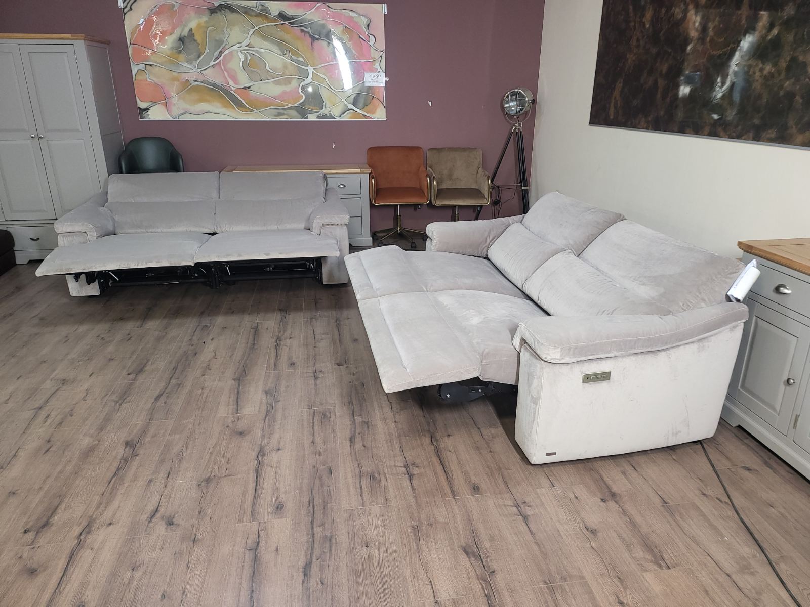 Светло бежов комплект дивани от плат две тройки "NATUZZI" с електрически релаксиращ механизъм - Image 9