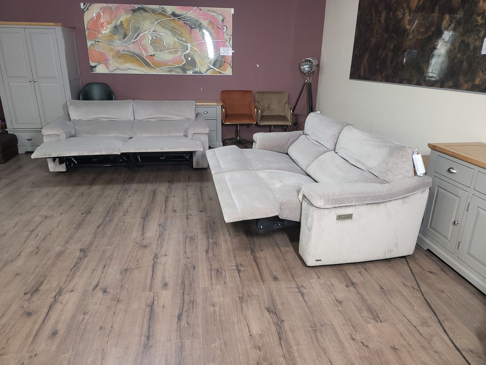 Светло бежов комплект дивани от плат две тройки "NATUZZI" с електрически релаксиращ механизъм - Image 6